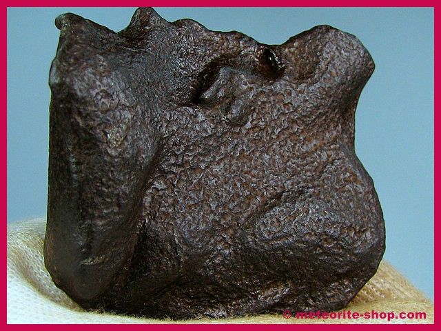 GEBEL KAMIL°IRON METEORITE~305.70gr.~ATAXITE° NEW AND RARELY 