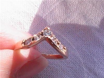14K GOLD DIAMOND RING V SHAPED BAND WITH 5 DIAMONDS MINT CONDITION 